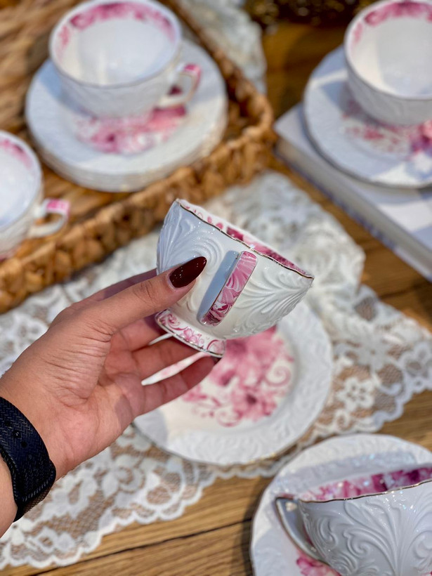 فنجان نعلبکی چای و قهوه خوری گل برجسته لب طلایی برند Şahin