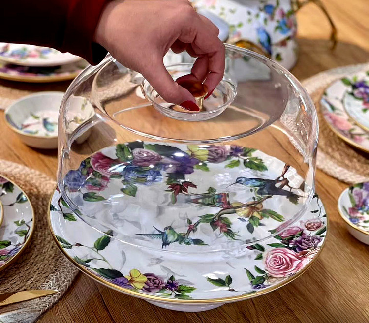 کیک خوری پایه دار و درب دار طرح Flores برند gönül
