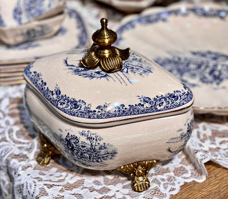 شکلات خوری دربدار مدل victoria وارداتی